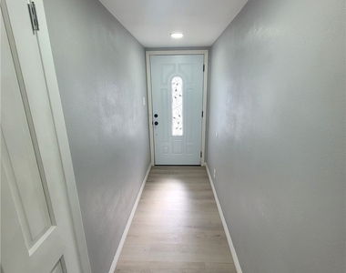 5651 Radford Avenue - Photo Thumbnail 10