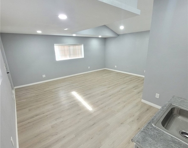 5651 Radford Avenue - Photo Thumbnail 41