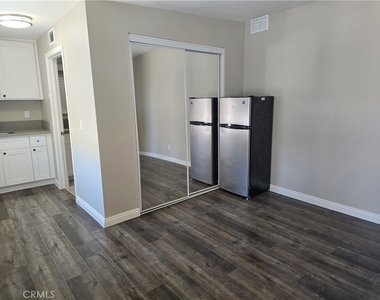 7215 Lyons - Photo Thumbnail 1