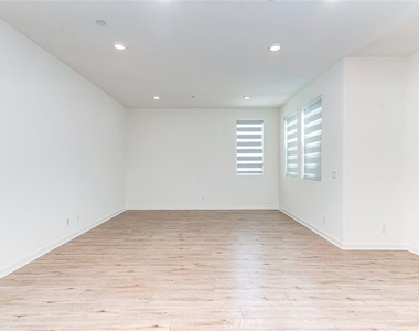 14022 Bay Street - Photo Thumbnail 6