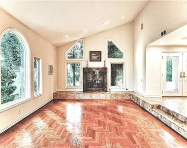 289 S Owens Drive - Photo Thumbnail 2
