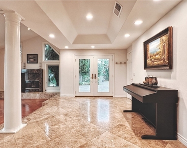 289 S Owens Drive - Photo Thumbnail 4