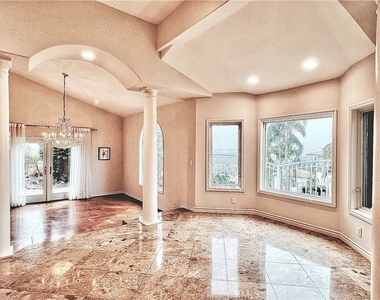 289 S Owens Drive - Photo Thumbnail 5