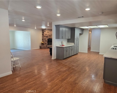 7215 Lyons - Photo Thumbnail 11
