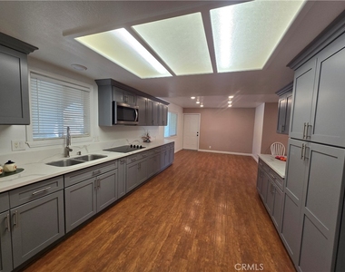 7215 Lyons - Photo Thumbnail 8