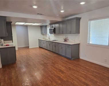 7215 Lyons - Photo Thumbnail 5