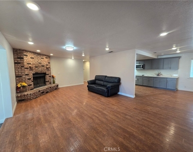 7215 Lyons - Photo Thumbnail 9