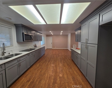 7215 Lyons - Photo Thumbnail 6