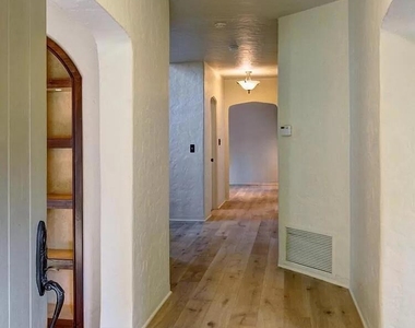 1064 Linda Vista Avenue - Photo Thumbnail 4
