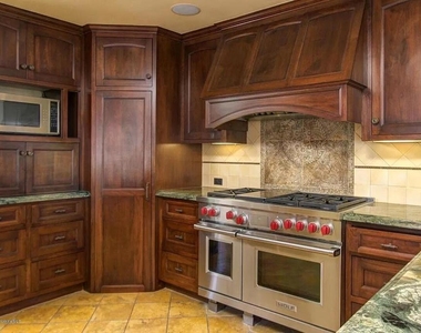 1064 Linda Vista Avenue - Photo Thumbnail 7