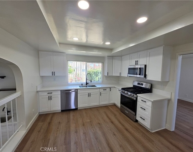 8831 Sailport Drive - Photo Thumbnail 9