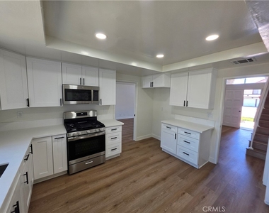 8831 Sailport Drive - Photo Thumbnail 10