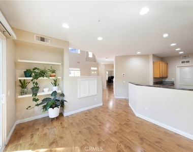 907 Somerville - Photo Thumbnail 5