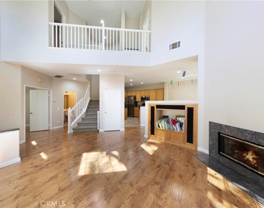 907 Somerville - Photo Thumbnail 2