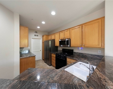 907 Somerville - Photo Thumbnail 4