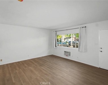 1010 E 32nd - Photo Thumbnail 2