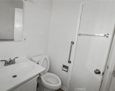 1010 E 32nd - Photo Thumbnail 15