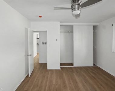1010 E 32nd - Photo Thumbnail 18