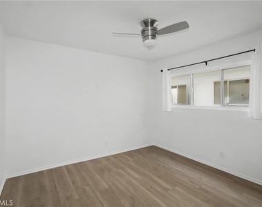 1010 E 32nd - Photo Thumbnail 11