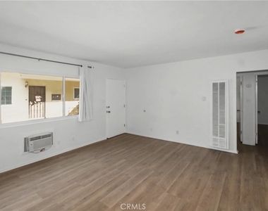 1010 E 32nd - Photo Thumbnail 6