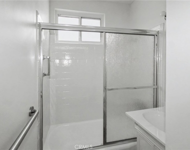 1010 E 32nd - Photo Thumbnail 14
