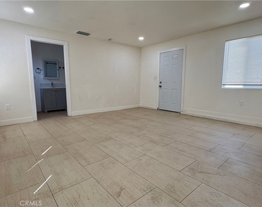 296 N Allen - Photo Thumbnail 17