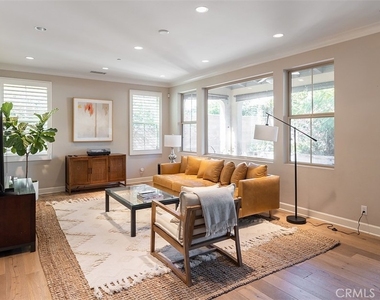 70 Somerton - Photo Thumbnail 1