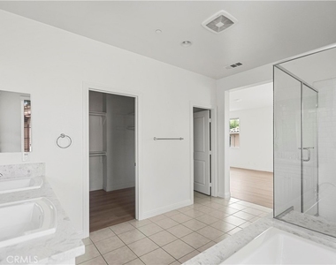 217 Wicker - Photo Thumbnail 37