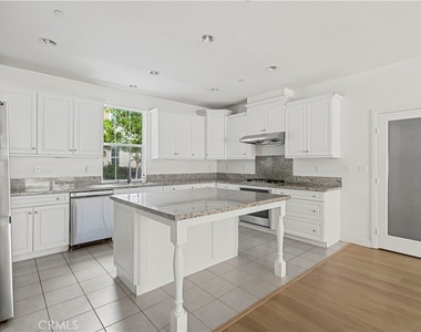 217 Wicker - Photo Thumbnail 15