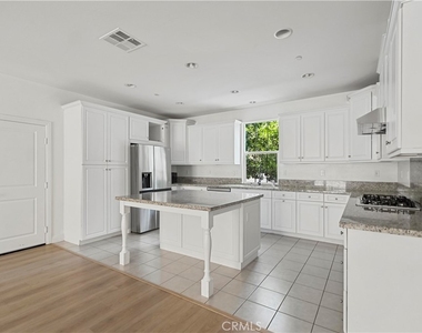 217 Wicker - Photo Thumbnail 14