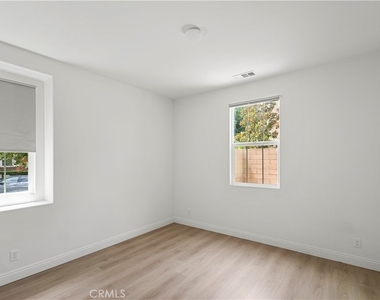 217 Wicker - Photo Thumbnail 9