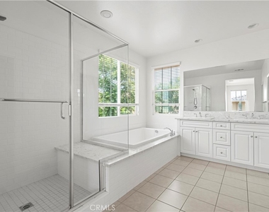 217 Wicker - Photo Thumbnail 4