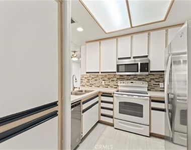 2960 Champion Way - Photo Thumbnail 8