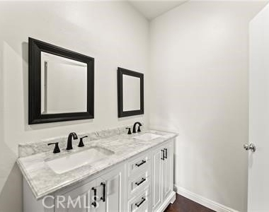 2960 Champion Way - Photo Thumbnail 13
