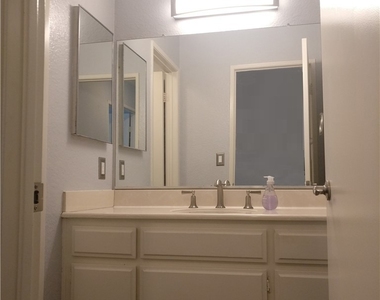 180 Greenmoor - Photo Thumbnail 10