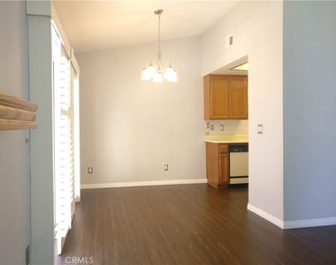 180 Greenmoor - Photo Thumbnail 6