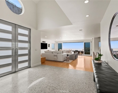 1554 E Oceanfront - Photo Thumbnail 2