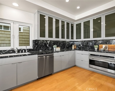 1554 E Oceanfront - Photo Thumbnail 13