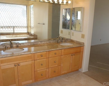 18159 Colonnades Place - Photo Thumbnail 12