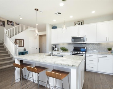 16307 Veridian Circle - Photo Thumbnail 5