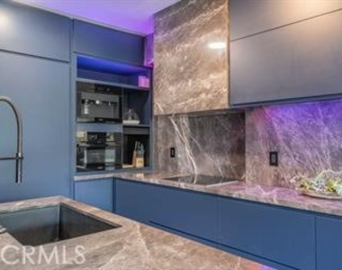 838 N Doheny Drive - Photo Thumbnail 7