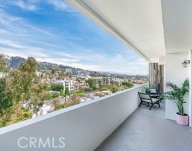838 N Doheny Drive - Photo Thumbnail 3