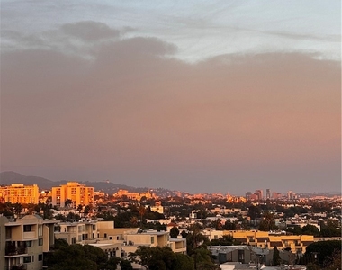 838 N Doheny Drive - Photo Thumbnail 2