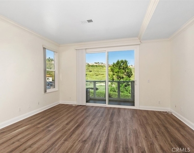 30902 Clubhouse Drive - Photo Thumbnail 3