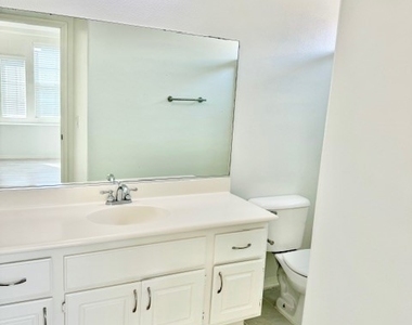 1562 Chesire Drive - Photo Thumbnail 52