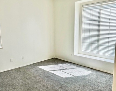 1562 Chesire Drive - Photo Thumbnail 10