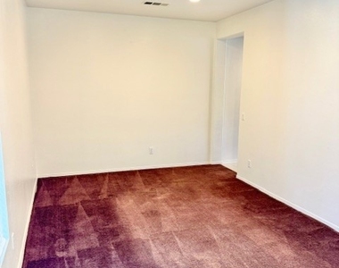 1562 Chesire Drive - Photo Thumbnail 4