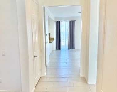 1562 Chesire Drive - Photo Thumbnail 7
