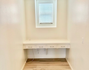1562 Chesire Drive - Photo Thumbnail 34
