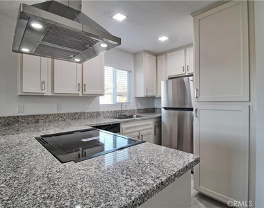 1278 Vista Serena Avenue - Photo Thumbnail 6